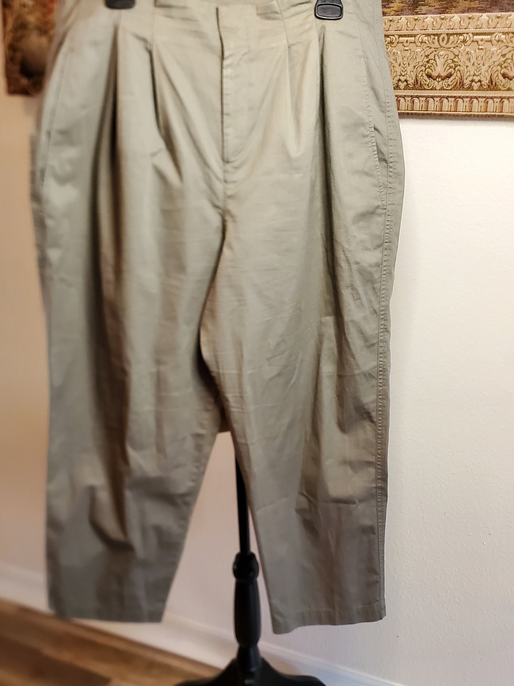 Abercrombie & Fitch 32R Khaki Pleated Pants Made in Turkey Cropped Trousers
